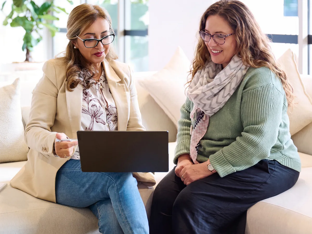 Affy Elzami talking a client through a scheme on a laptop